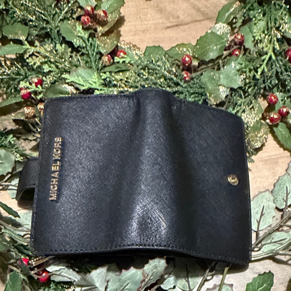 Michael Kors Elegant Black Crossbody Bag and Wallet - Picture 9 of 13